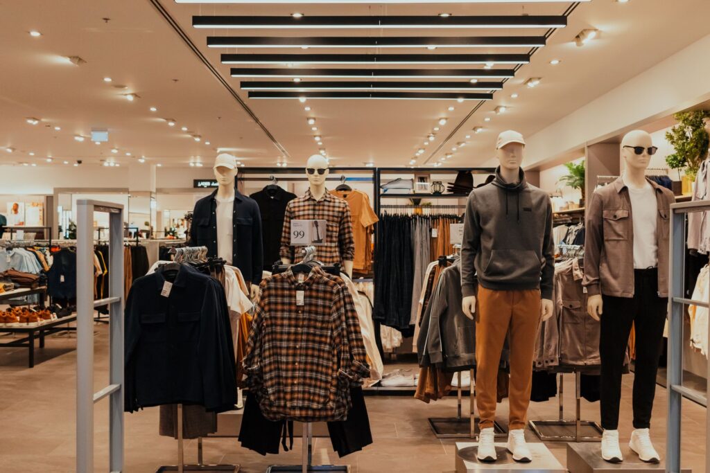 Como escolher camisa masculina para homens altos